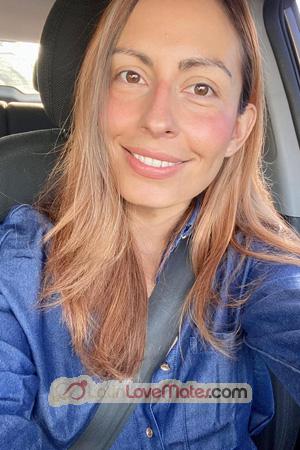 225607 - Laura Age: 37 - Costa Rica