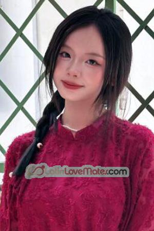 228406 - Thai Thao Huong Age: 19 - Vietnam